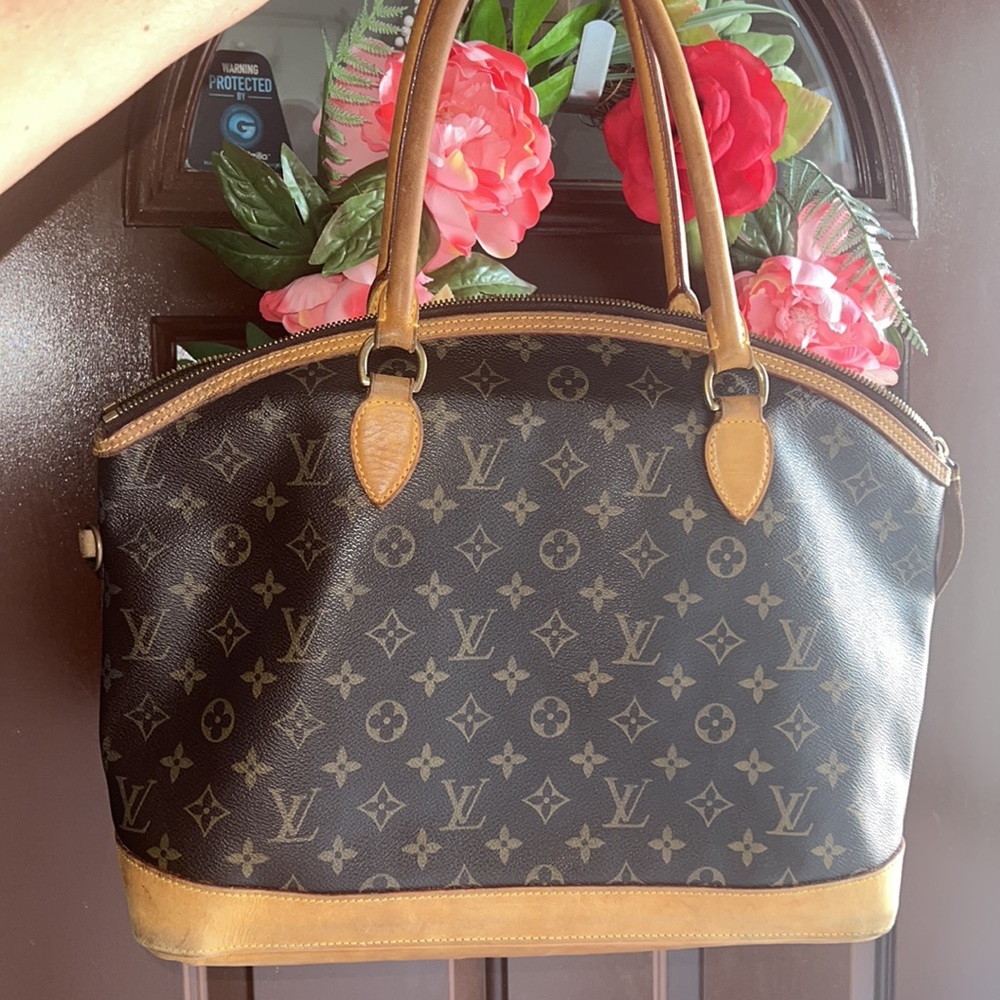 Authentic Louis Vuitton Lock It Horizontal Shoulder Bag Monogram - Picture 1 of 17